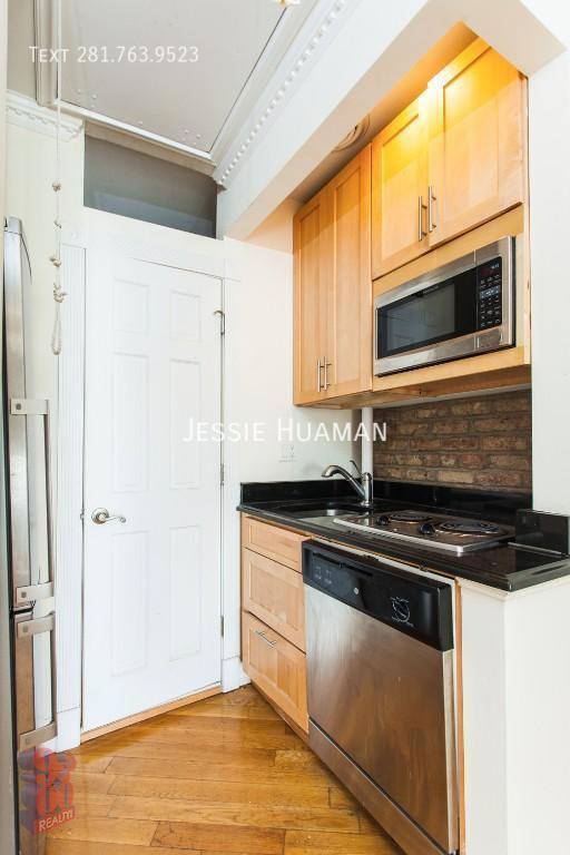 Apartment for rent at 279 E 10th St #6, New York, NY 10009