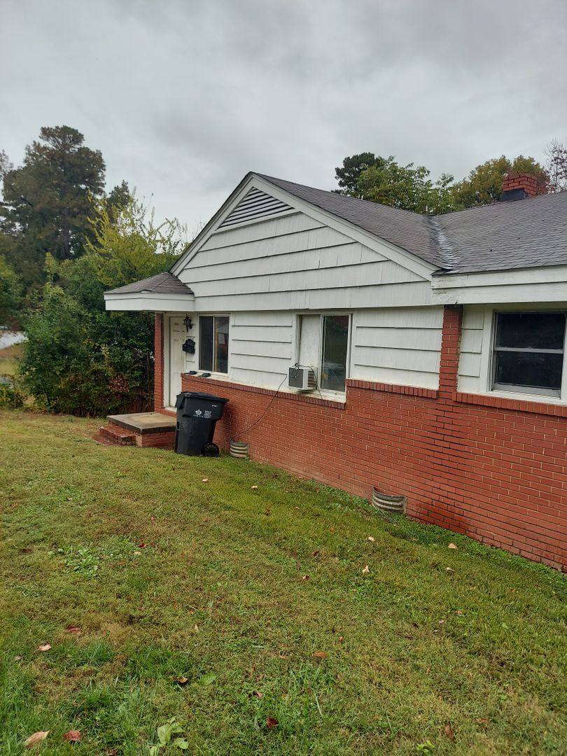 House for rent at 2721 Columbus Circle, Charlotte, NC 28208