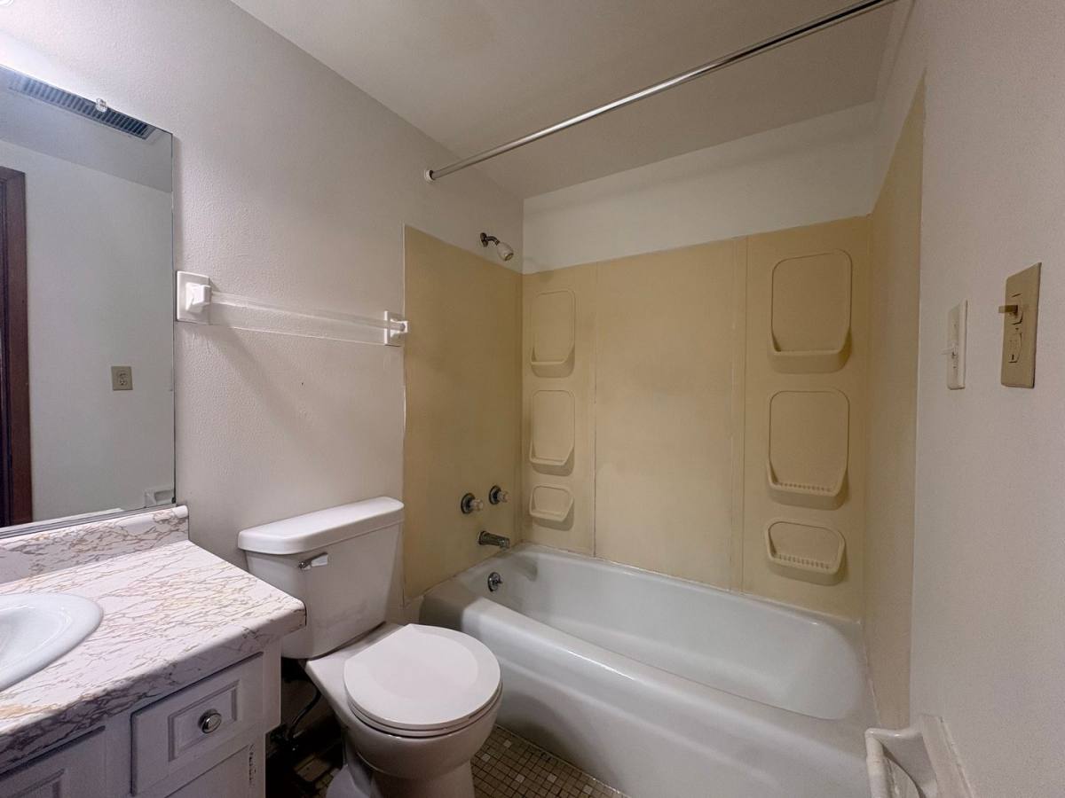 Apartment for rent at 2320 Woodrow Court, Appleton, WI 54915