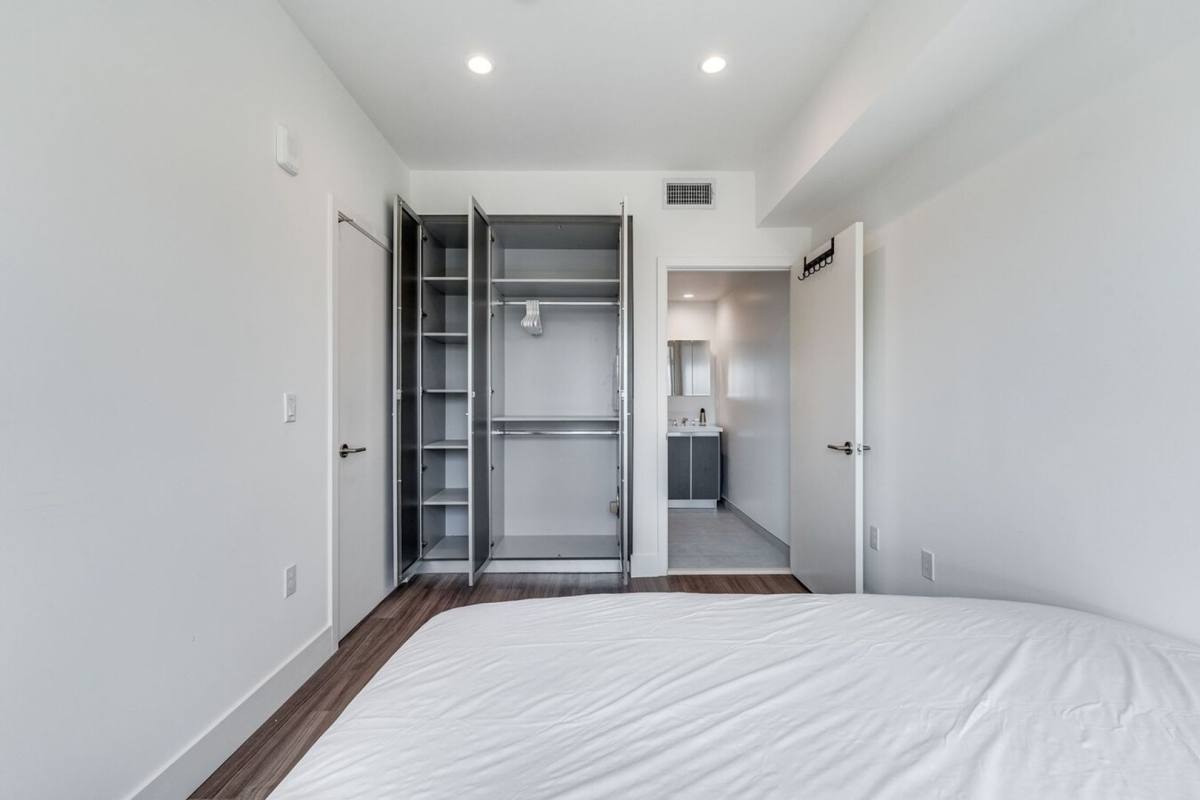 Apartment for rent at 5460 Fountain Ave, Los Angeles, CA 90029