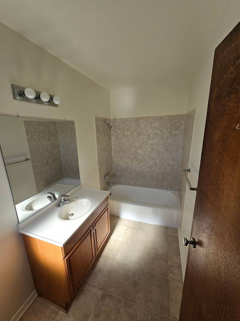 Apartment for rent at 302-306 1 2 Navilla, Covina, CA 91723