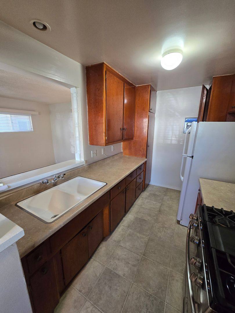 Apartment for rent at 302-306 1 2 Navilla, Covina, CA 91723
