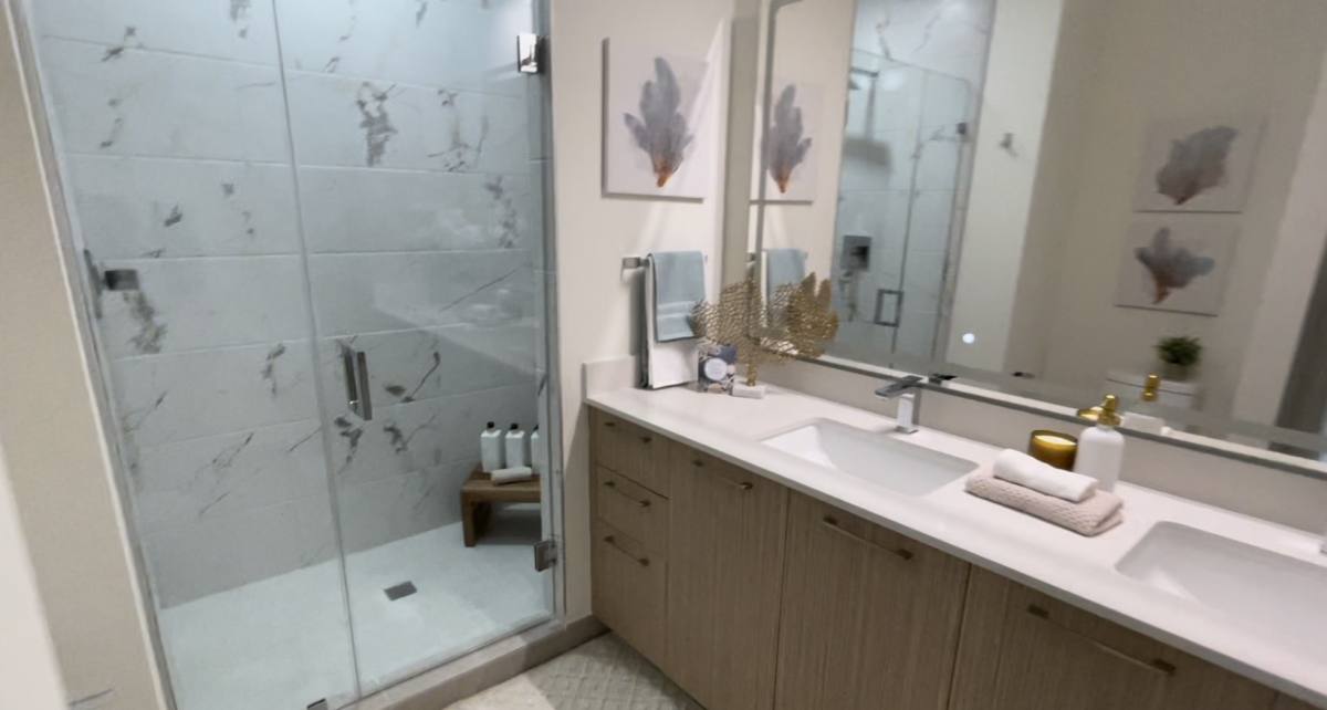 Apartment for rent at 895 W 72nd St #311, Hialeah, FL 33014