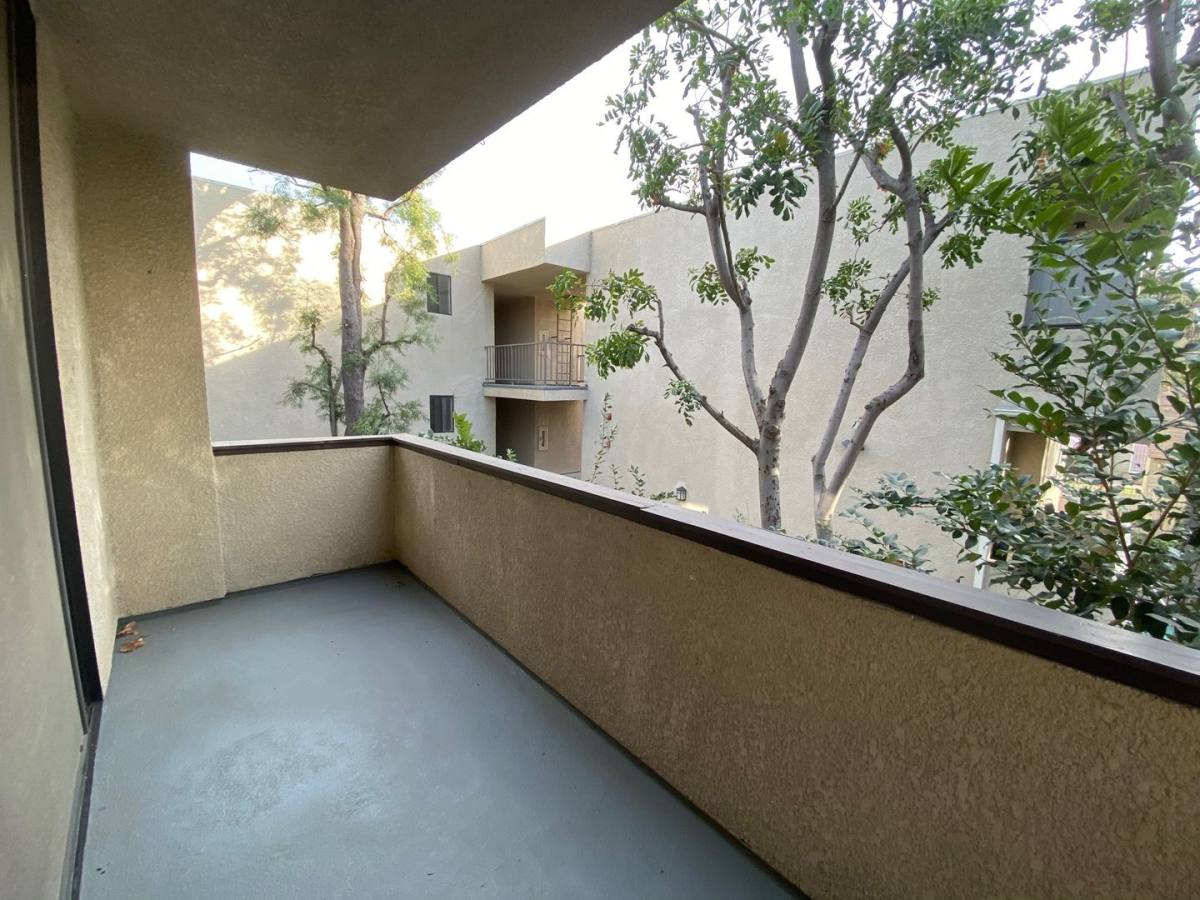 Apartment for rent at 10822 Otsego St, North Hollywood, CA 91601