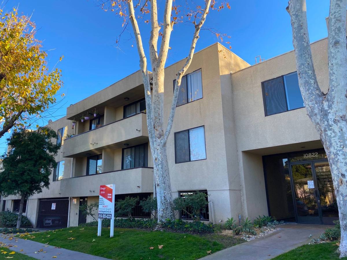 Apartment for rent at 10822 Otsego St, North Hollywood, CA 91601