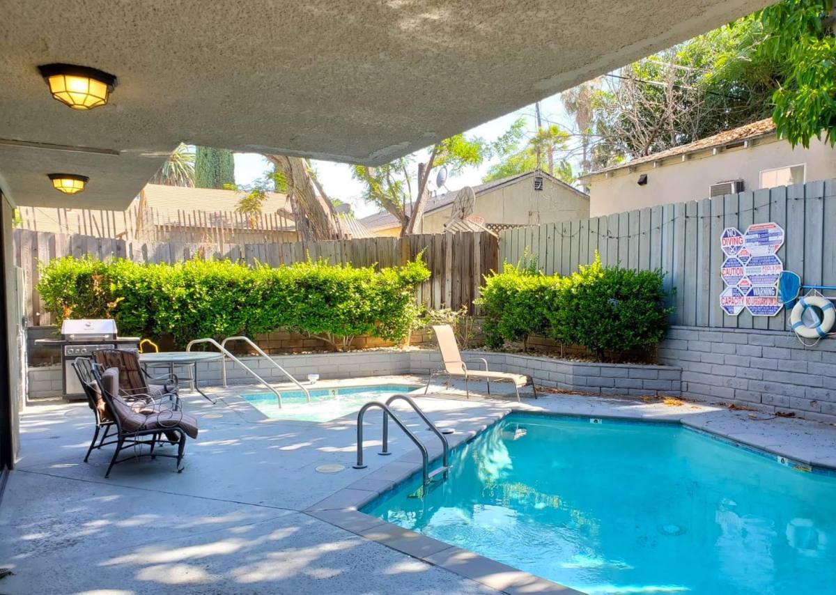 Apartment for rent at 10822 Otsego St, North Hollywood, CA 91601