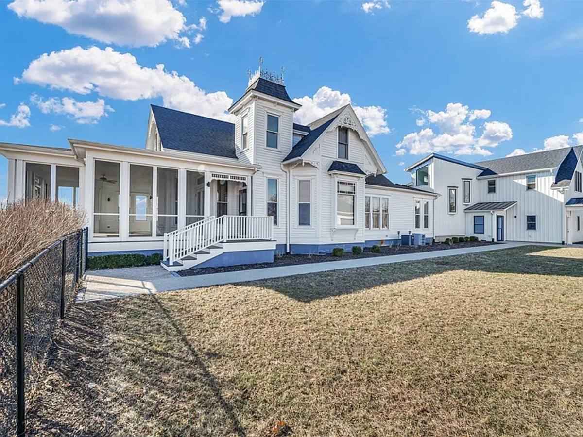 House for rent at 2132 Deland Monticello Rd, De Land, IL 61839