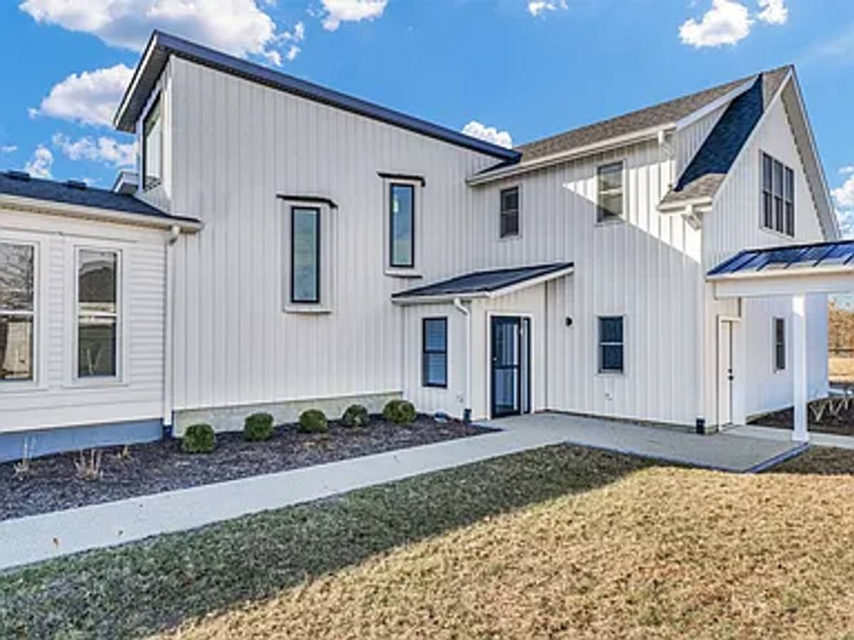 House for rent at 2132 Deland Monticello Rd, De Land, IL 61839