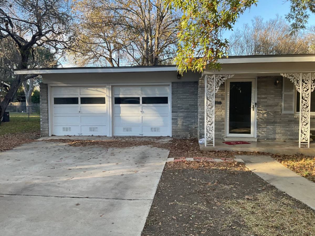 House for rent at 515 Cave Lane, San Antonio, TX 78209