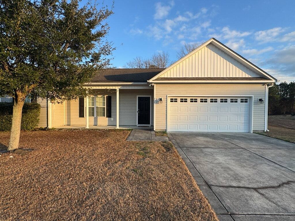 House for rent at 106 Moonstone Court, Jacksonville, NC 28546