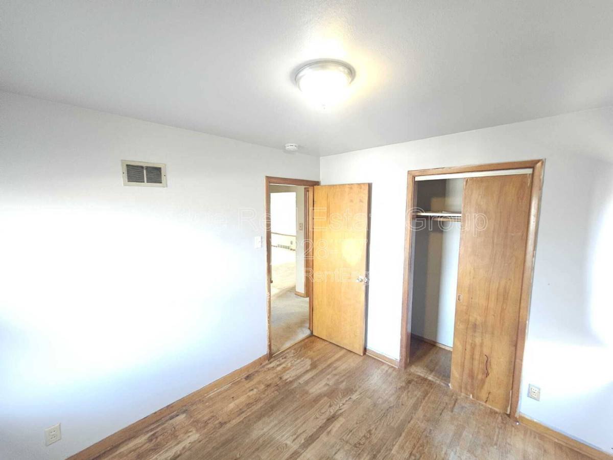 House for rent at 8883 St Cyr Dr, Saint Louis, MO 63136