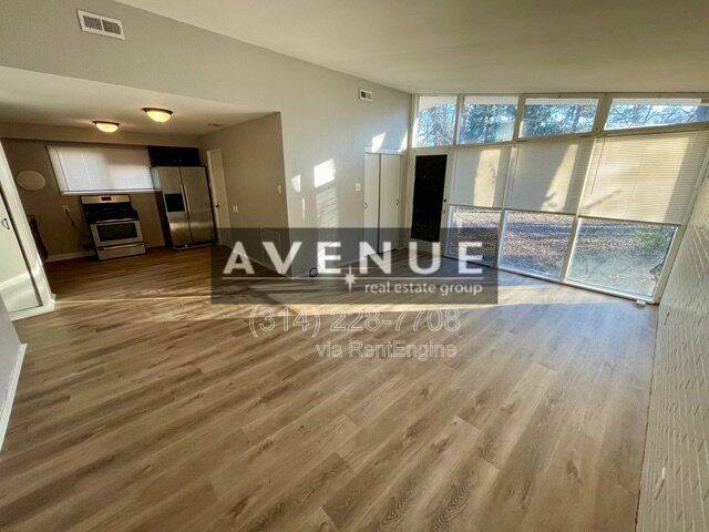 House for rent at 8330 Woodhurst Dr, Saint Louis, MO 63134