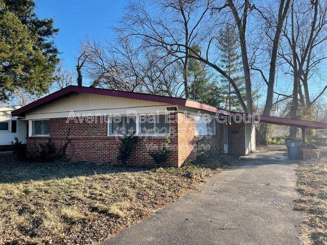 House for rent at 8330 Woodhurst Dr, Saint Louis, MO 63134