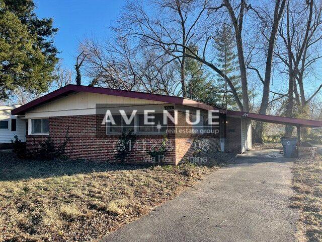 House for rent at 8330 Woodhurst Dr, Saint Louis, MO 63134