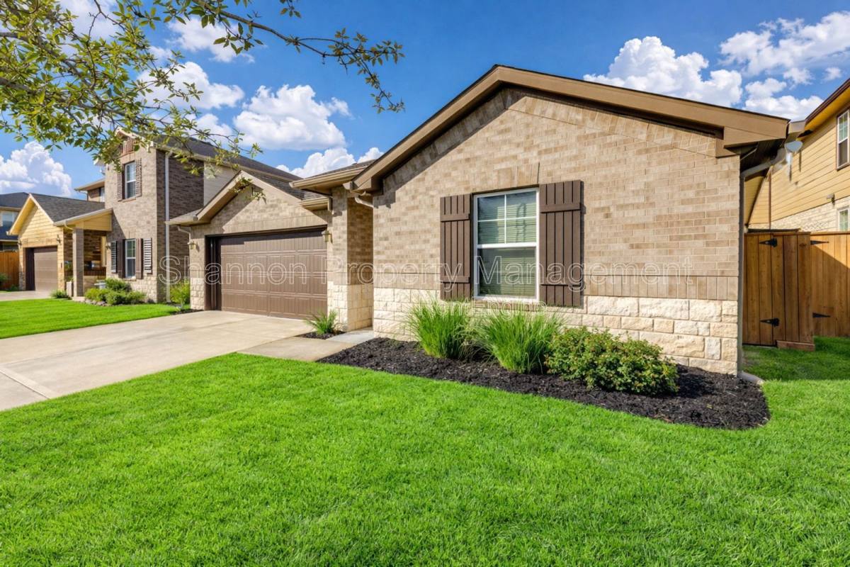 House for rent at 1207 Cascade Hills Dr, Rosharon, TX 77583