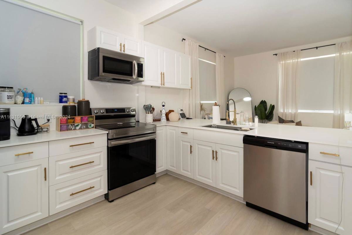 House for rent at 840 NE 158th St, Miami, FL 33162