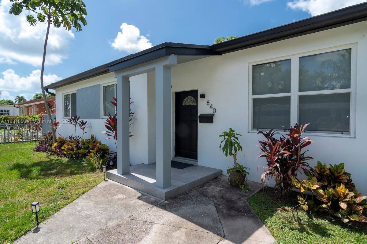 House for rent at 840 NE 158th St, Miami, FL 33162