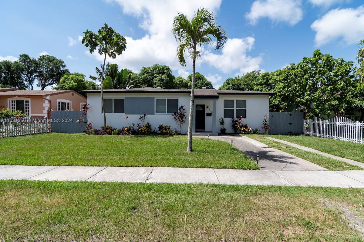 House for rent at 840 NE 158th St, Miami, FL 33162