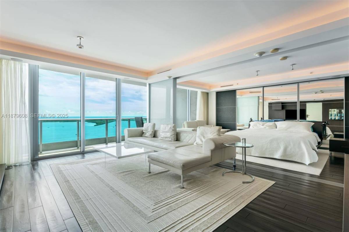 Apartment for rent at 1331 Brickell Bay Dr #3903, Miami, FL 33131