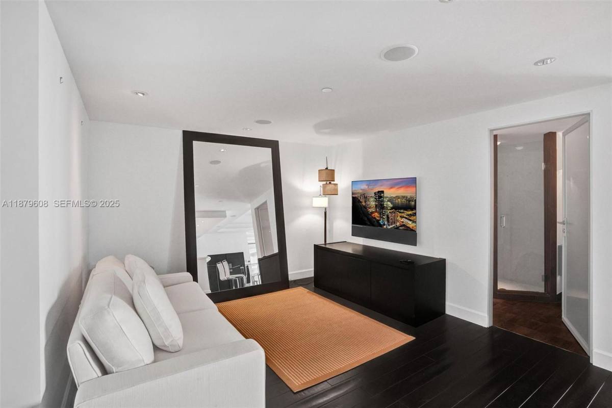 Apartment for rent at 1331 Brickell Bay Dr #3903, Miami, FL 33131