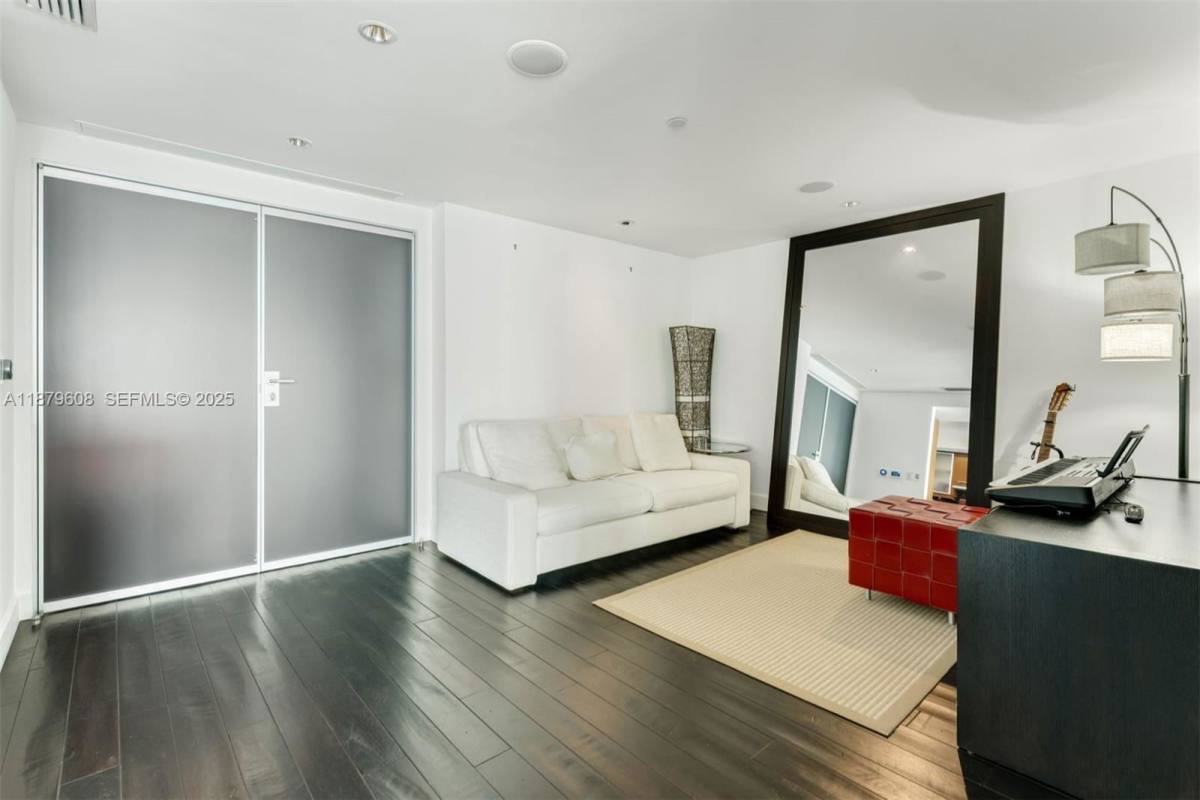Apartment for rent at 1331 Brickell Bay Dr #3903, Miami, FL 33131