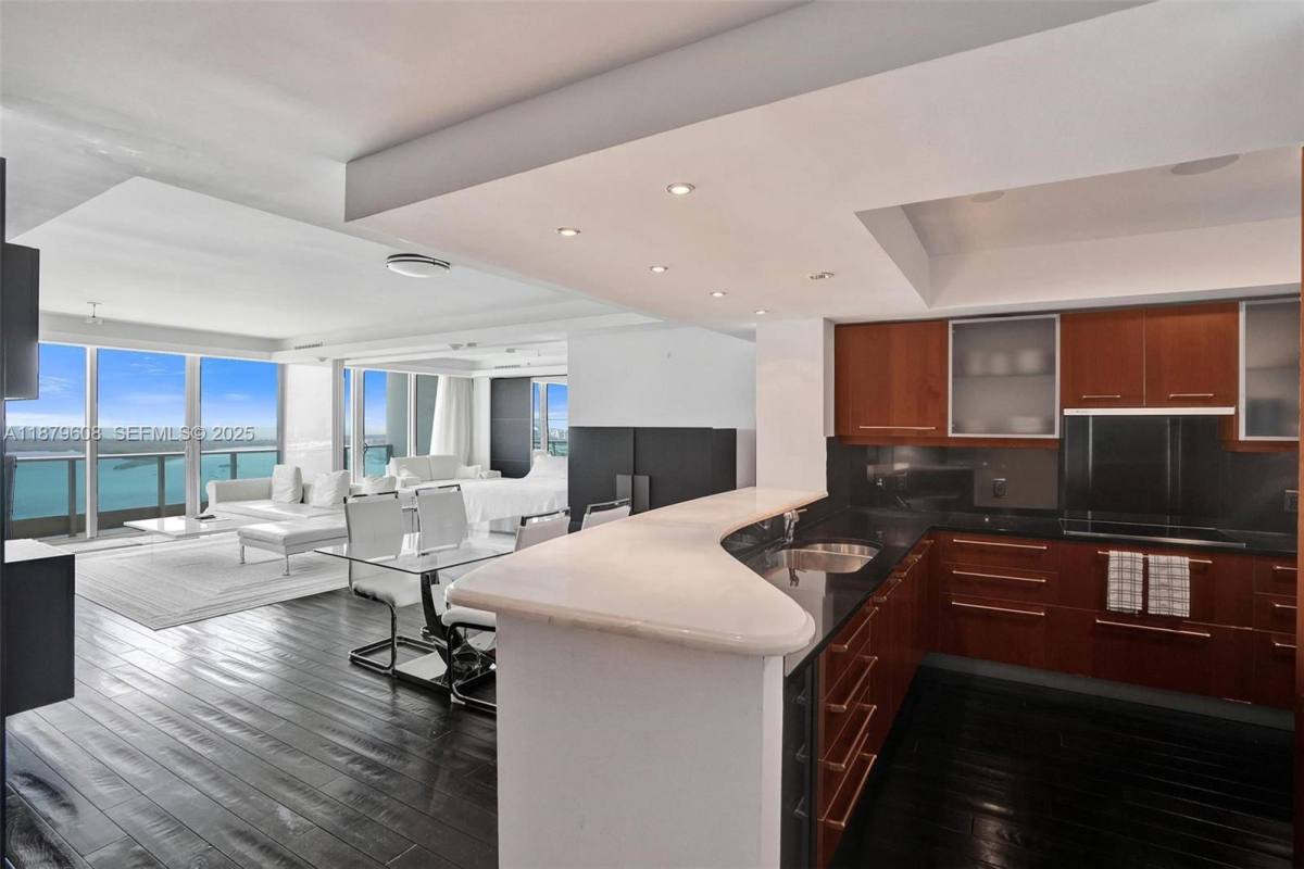 Apartment for rent at 1331 Brickell Bay Dr #3903, Miami, FL 33131