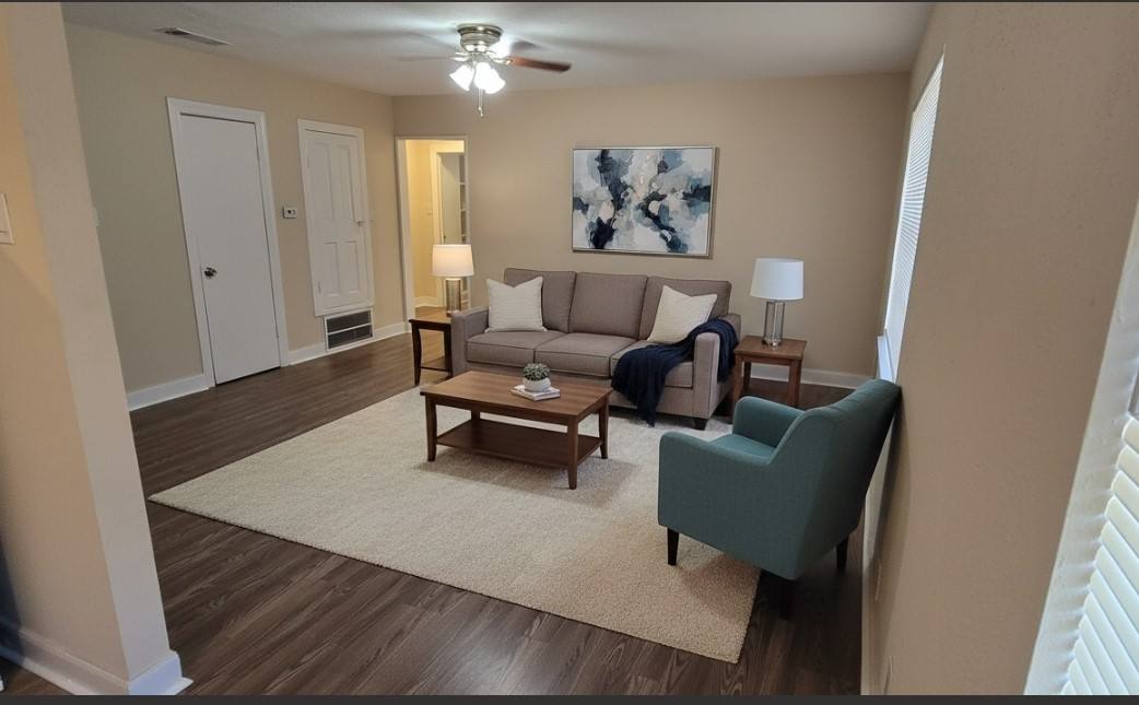 Apartment for rent at 4211 Chartres St, Houston, TX 77004