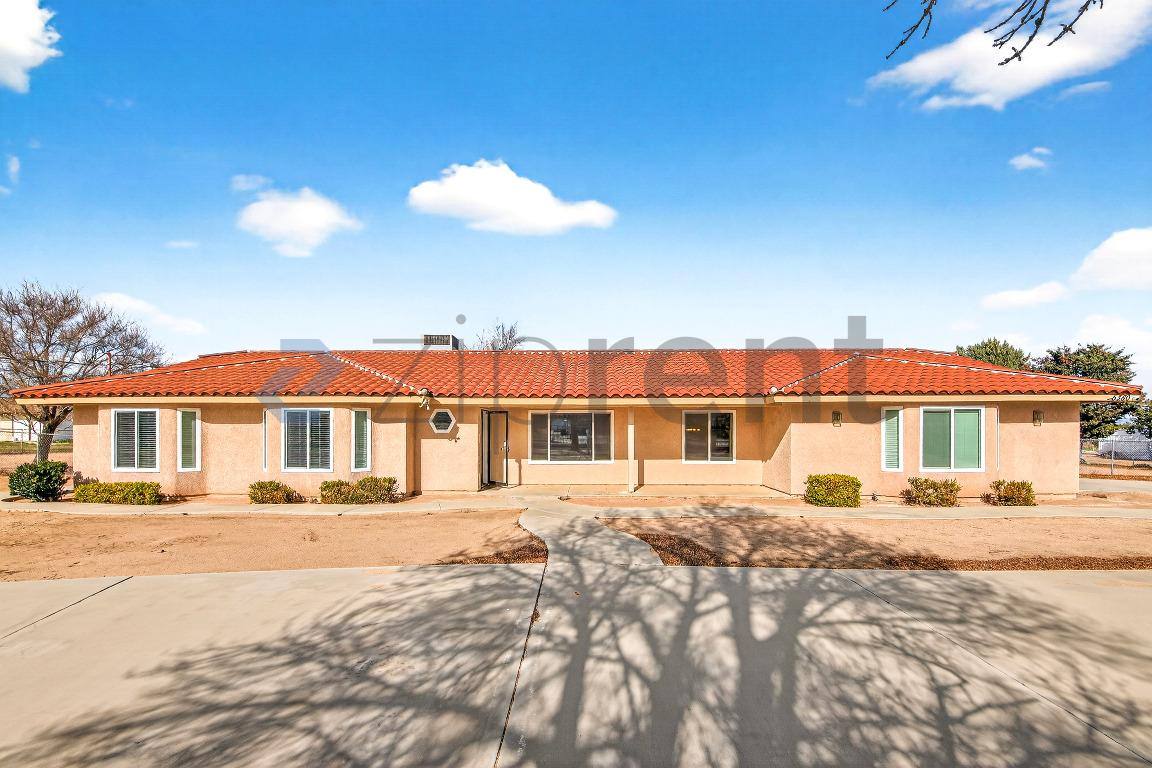 House for rent at 15380 Mission St, Hesperia, CA 92345