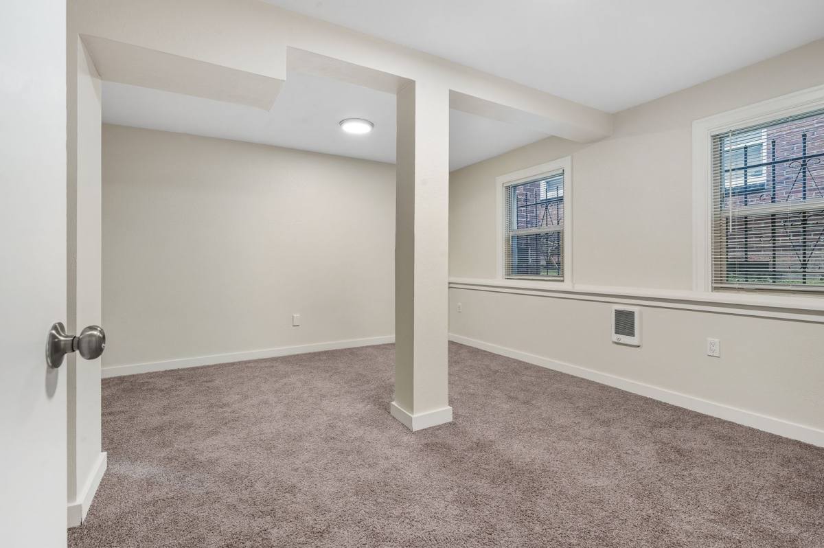Apartment for rent at 625 4th Ave W, Seattle, WA 98119