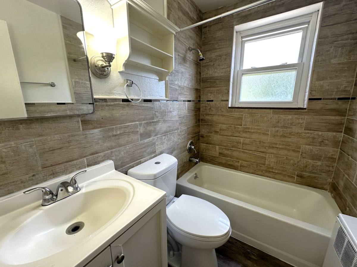 Townhouse for rent at 824 Perry Highway, Pittsburgh, PA 15229