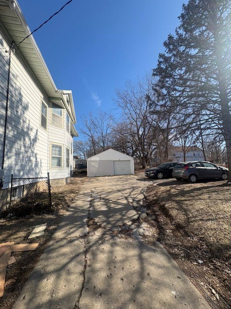 Apartment for rent at 2210-2212 N Knoxville Ave, Peoria, IL 61603