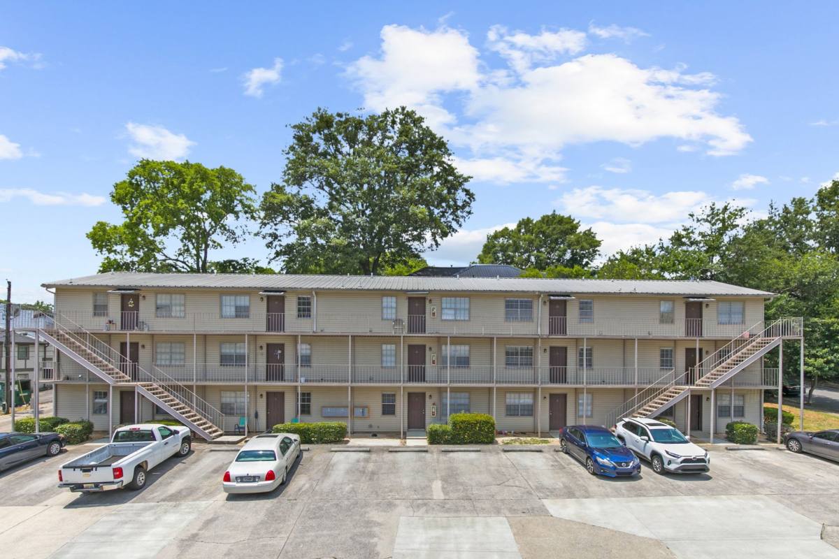 Townhouse for rent at 1331 14th Ave S, Birmingham, AL 35205