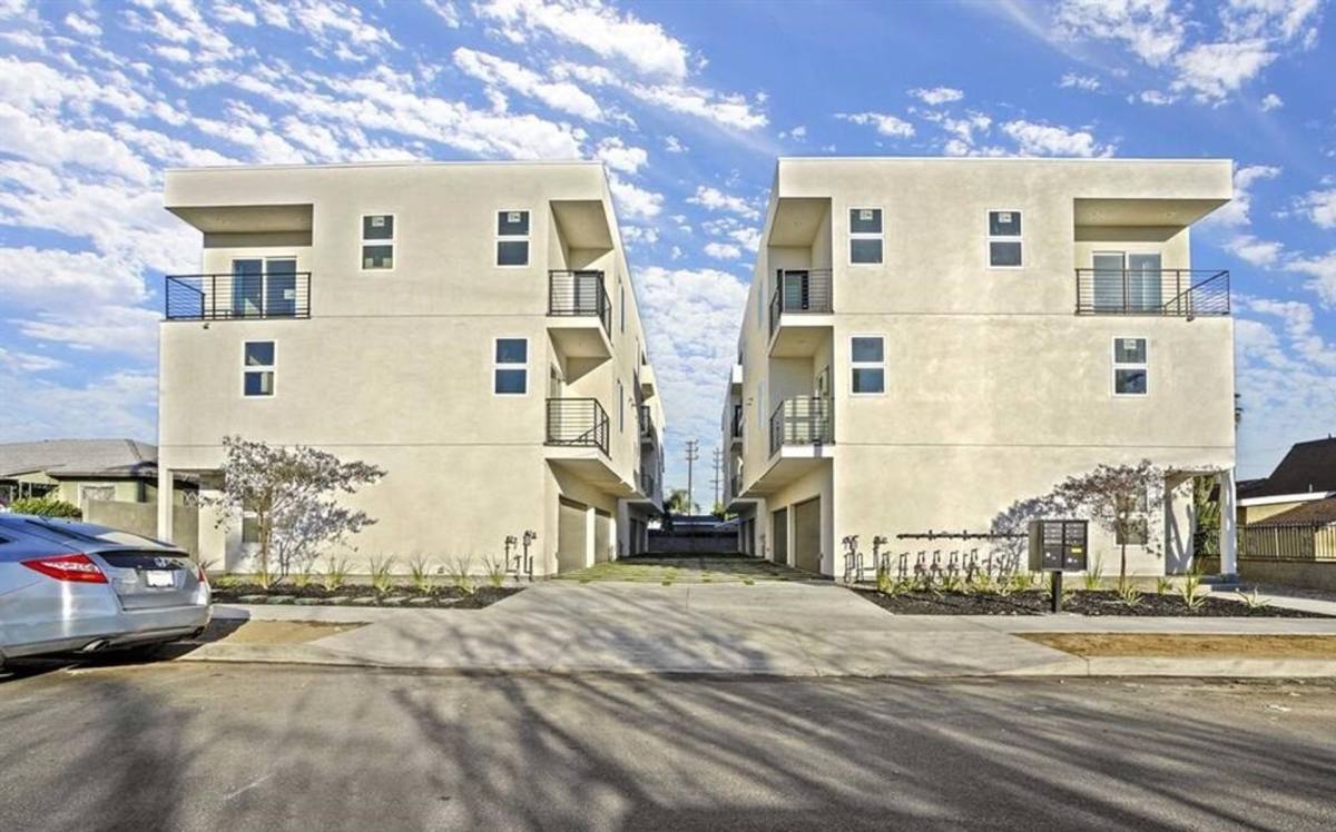 Apartment for rent at 6056 Craner Ave, North Hollywood, CA 91606