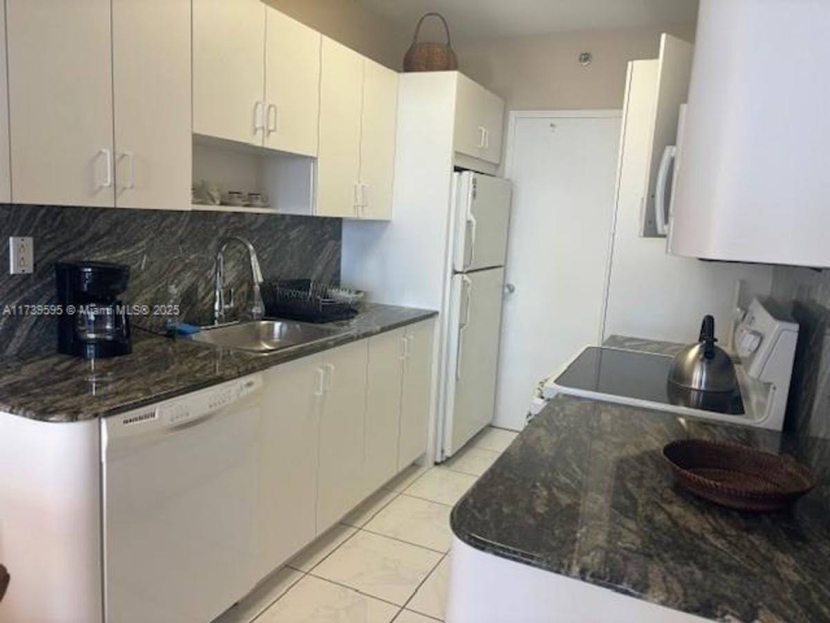 Apartment for rent at 100 Lincoln Rd, Miami Beach, FL 33139