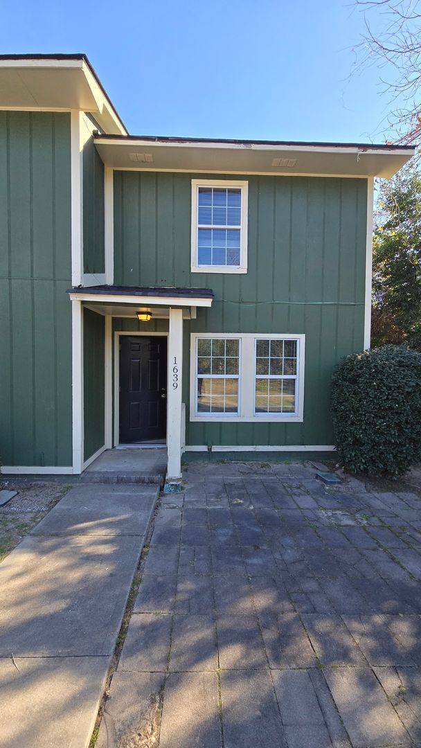 Townhouse for rent at 1639 N Ave, West Columbia, SC 29169