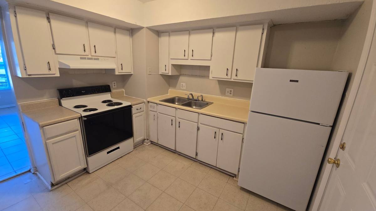 Townhouse for rent at 1639 N Ave, West Columbia, SC 29169
