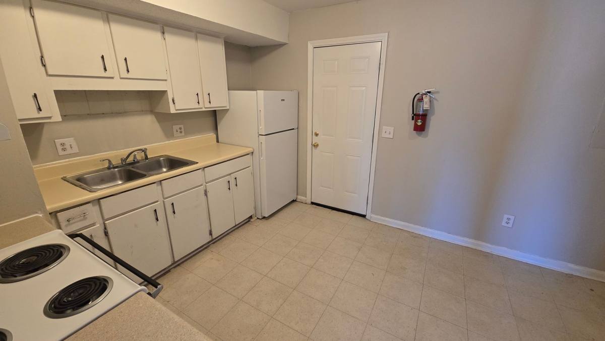Townhouse for rent at 1639 N Ave, West Columbia, SC 29169
