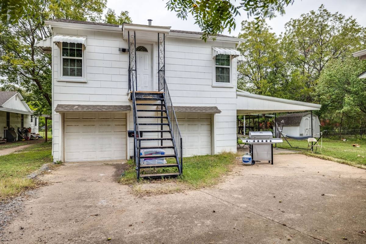 Apartment for rent at 4313 Jerry Lane, Haltom City, TX 76117