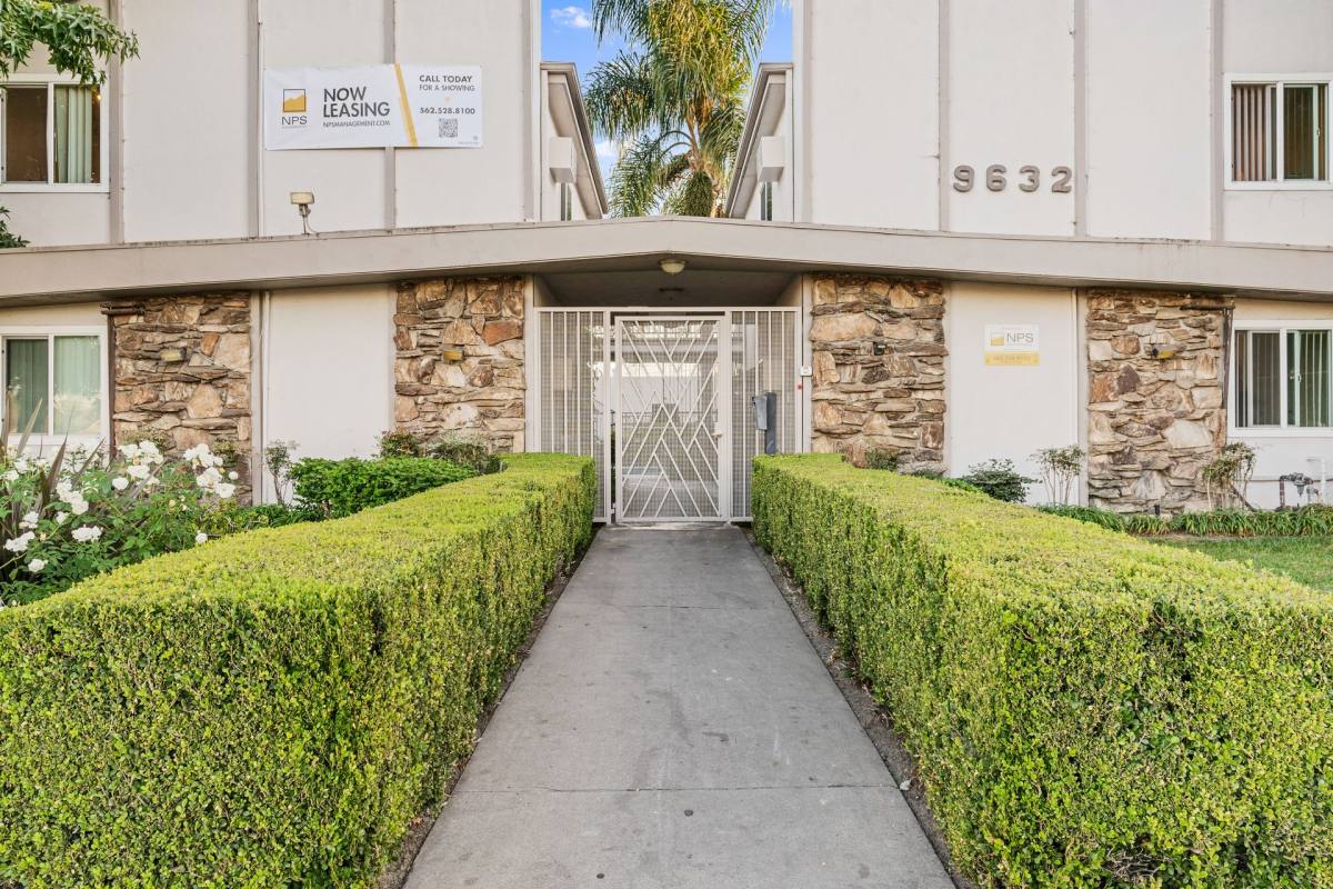 Apartment for rent at 9632 Ball Rd, Anaheim, CA 92804