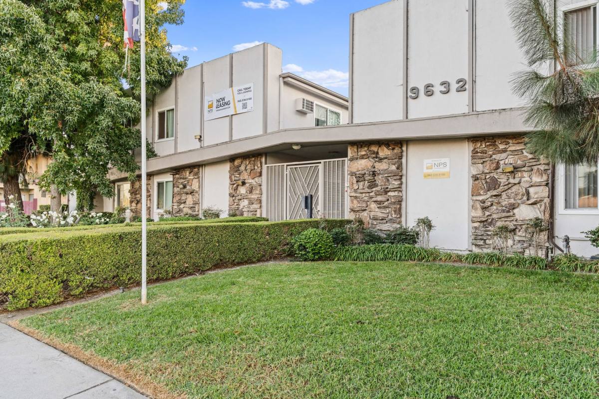 Apartment for rent at 9632 Ball Rd, Anaheim, CA 92804