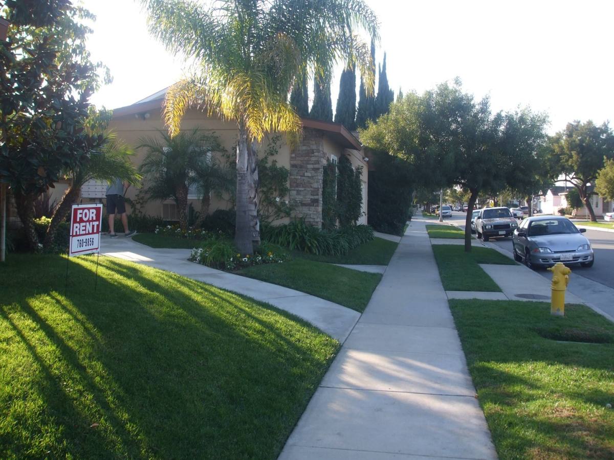 Apartment for rent at 2616 Green Meadow Rd, Lakewood, CA 90712