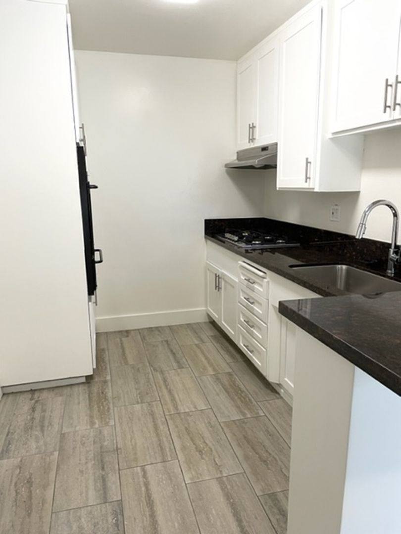 Apartment for rent at 2616 Green Meadow Rd, Lakewood, CA 90712