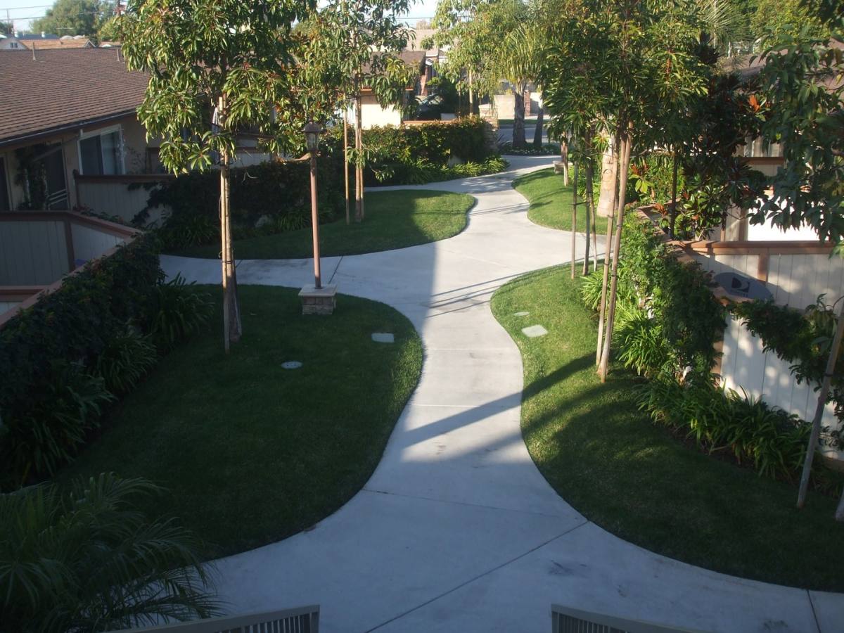 Apartment for rent at 2616 Green Meadow Rd, Lakewood, CA 90712