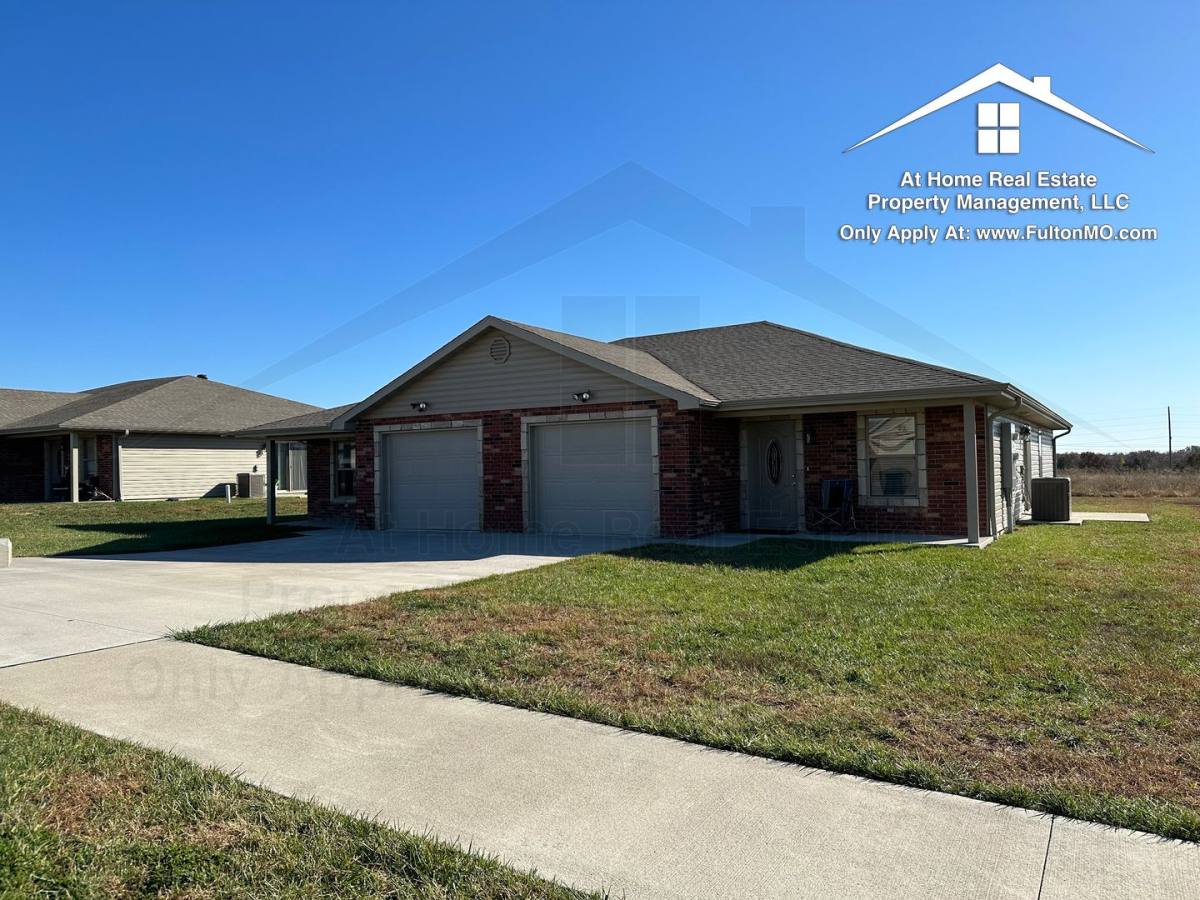 Townhouse for rent at 1303 Commons Loop, Fulton, MO 65251