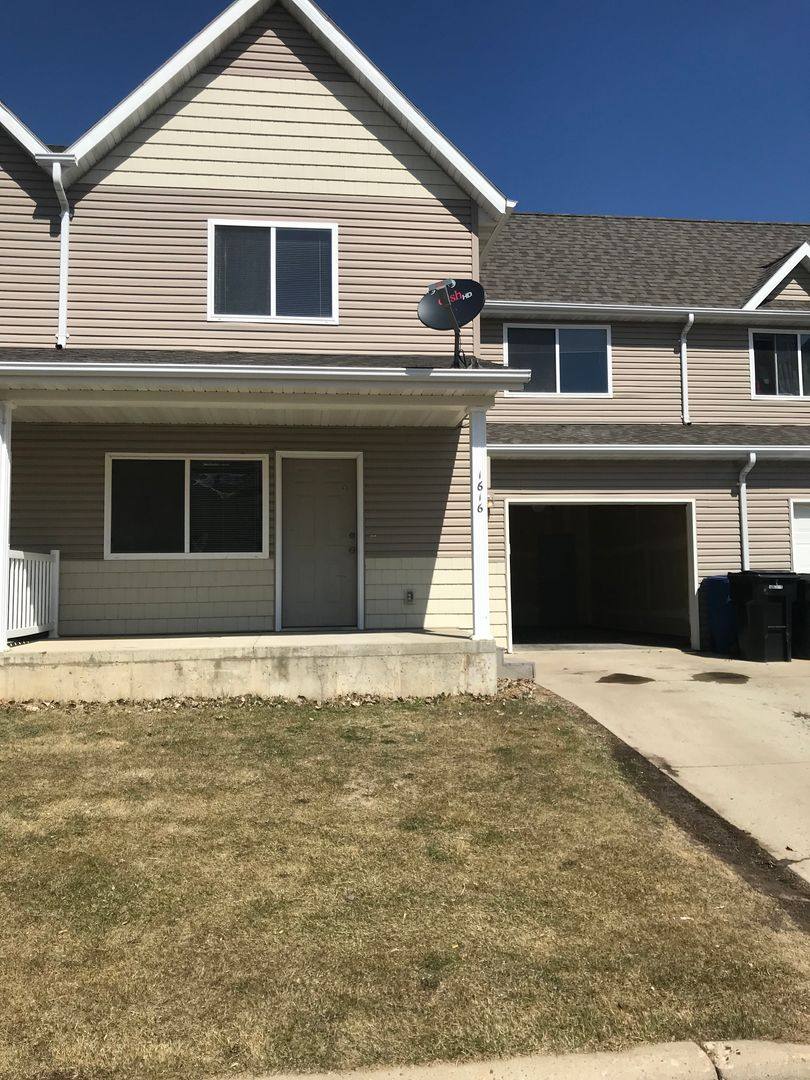 Townhouse for rent at 2374 Sparrow Dr, Dickinson, ND 58601