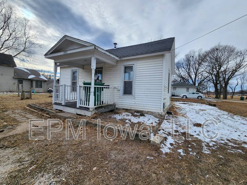 House for rent at 403 9th Ave SW, Independence, IA 50644