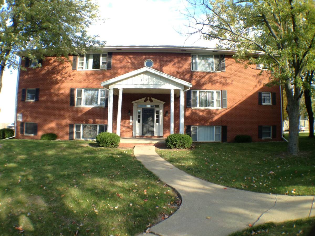 Apartment for rent at 601 Bradley Dr, Bloomington, IL 61701