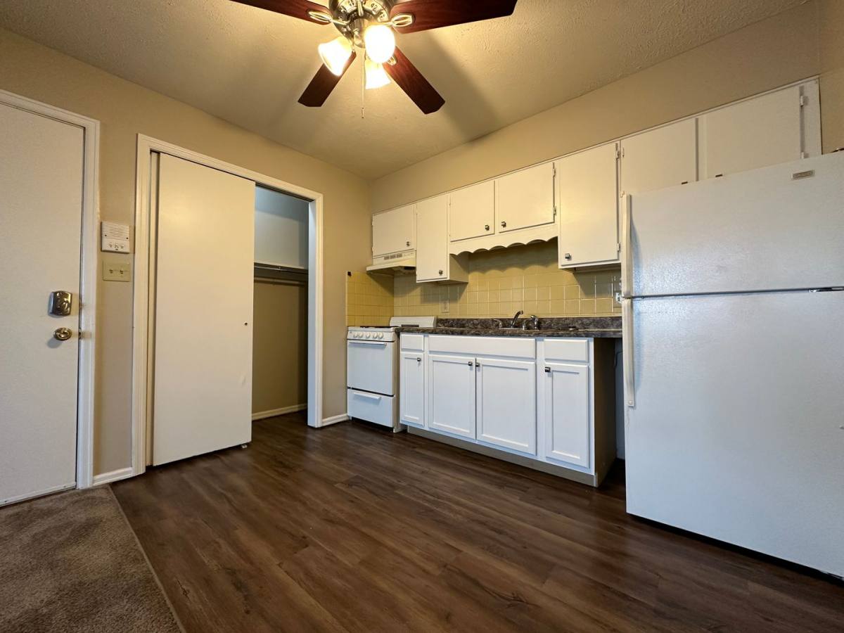 Apartment for rent at 601 Bradley Dr, Bloomington, IL 61701