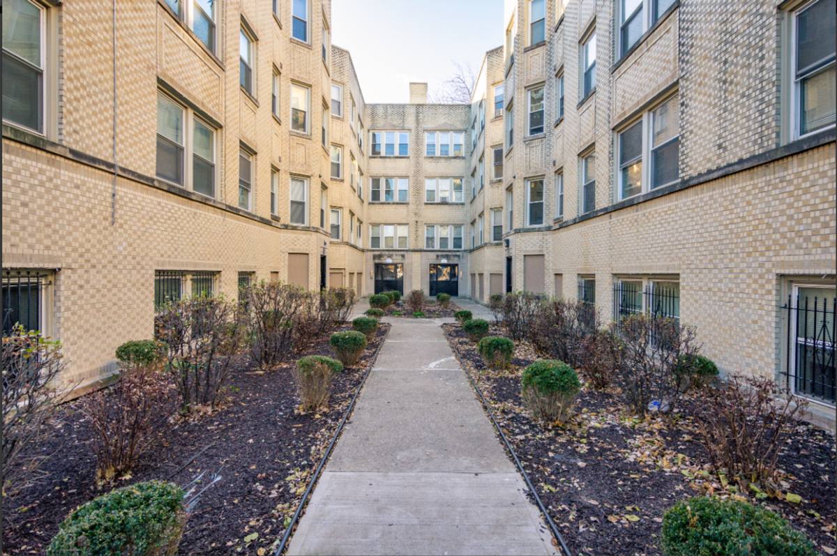 Apartment for rent at 1115 E 81st St, Chicago, IL 60619