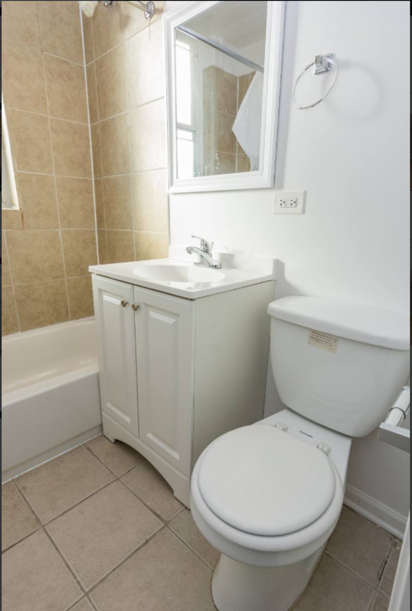 Apartment for rent at 1115 E 81st St, Chicago, IL 60619